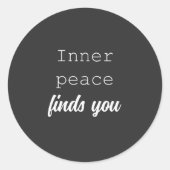 Innerlijke vrede vindt jou | Serene Mindful Living Ronde Sticker (Voorkant)