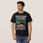 Innoveren met Precision Engineering T-shirt (Voorkant volledig)