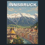 Innsbruck Oostenrijk Reizen Magneet<br><div class="desc">Innsbruck, de hoofdstad van Tirol in Oostenrijk, is een prachtige alpenstad gelegen in het hart van de Inntal (Inntal Valley) en omringd door de torenhoge toppen van het Nordkette-gebergte. Bekend als een bestemming het hele jaar door, Innsbruck combineert perfect natuurlijke schoonheid met een rijke geschiedenis. De stad heeft een charmante...</div>