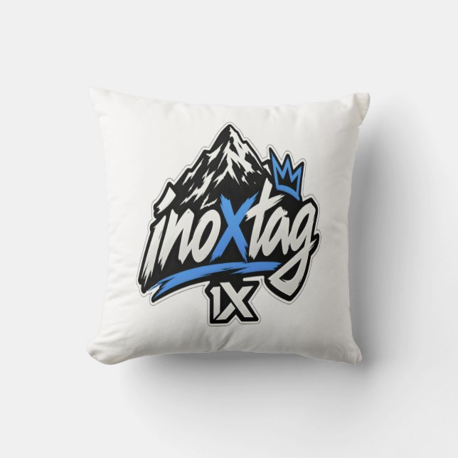 Inoxtag Mountain Adventure Sticker – Design  Kussen (Voorkant)