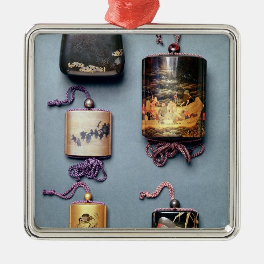 Inro- en tabakszak metalen ornament (Voorkant)