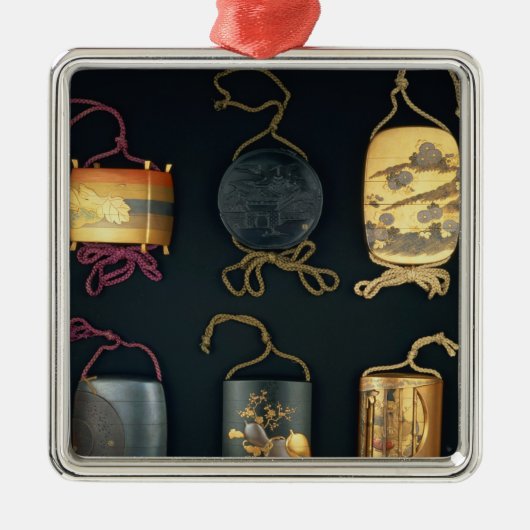 Inro Hoesjes, 19e eeuw Metalen Ornament (Voorkant)