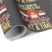 Insane Postman Funny in ruste Kerstman Mailman Cadeaupapier (Rol Hoek)