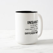 Insanity Is Doing the Same Thing Tweekleurige Koffiemok (Voorkant rechts)