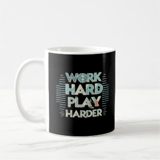 Inscriptie Werk Hard Play Hard Classic Koffiemok