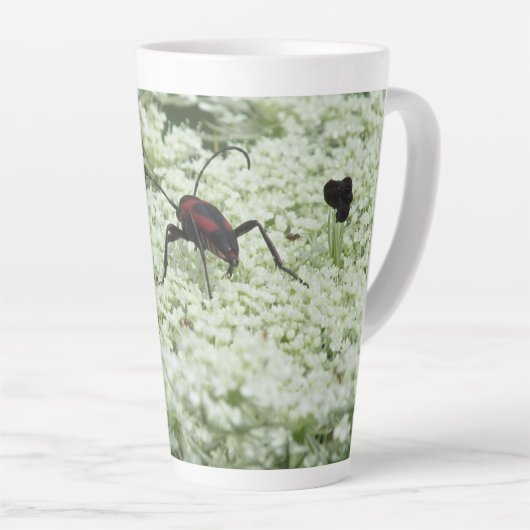 Insect op Elderflower Latte Mok (Rechterhoek)