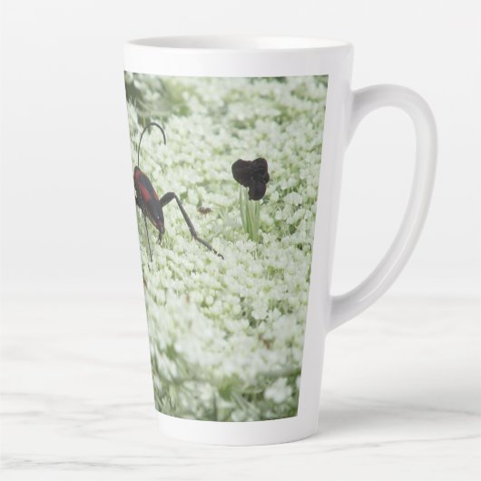 Insect op Elderflower Latte Mok (Rechts)