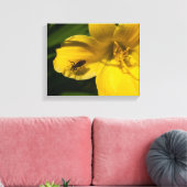 Insecten op een gele bloem canvas afdruk (Insitu (Woonkamer))