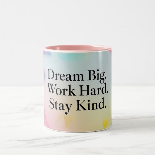 Inspirational Mug – "Dream Big. Work Hard. Stay Ki Tweekleurige Koffiemok (Center)