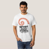 Inspirational "Never Stop Dreaming" Motivational T-shirt (Voorkant volledig)