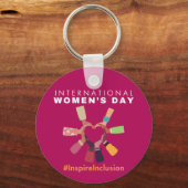 Inspire Inclusion Internationale Vrouwendag Sleutelhanger (Voorkant)