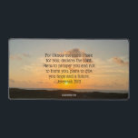 Inspirerend Bijbel Verse Jeremiah 29:11 Sunrise Bureaumat<br><div class="desc">Want ik ken de plannen die ik voor u heb, verklaart de Heer. Plannen om je te laten bloeien en je geen kwaad te doen, plannen om je hoop en een toekomst te geven. Jeremia 29:11 Bijbel vers op een prachtige oceaan zonsopgang foto. Deze inspirerend quote bureaumat is voorzien van...</div>