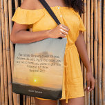 Inspirerend Bijbel Verse Jeremiah 29:11 Sunrise Tote Bag<br><div class="desc">Want ik ken de plannen die ik voor u heb, verklaart de Heer. Plannen om je te laten bloeien en je geen kwaad te doen, plannen om je hoop en een toekomst te geven. Jeremiah 29:11 Bijbel vers op een prachtige oceaan zonsopgang fotografie cadeau met uw gepersonaliseerde naam. Deze aangepaste...</div>