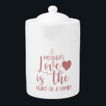 Inspirerend citaat A Moederliefdesroze Theepot<br><div class="desc">Geweldig cadeauidee voor moeder.  Een mooi citaat in decoratief script: "Een moederliefde is het hart van een familie".</div>