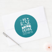 Inspirerend citaat dat wij verhogen door anderen o ronde sticker (Envelop)