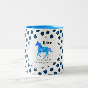Inspirerend Citaat met een Paard die vrij loopt Tweekleurige Koffiemok