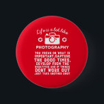 Inspirerend fotograaf Leven als fotografie Ronde Button 5,7 Cm<br><div class="desc">Het leven is als fotografie. Focus op wat belangrijk is en maak de goede tijden vast. Inspirerend en motivatie prijsontwerp voor fotografen. Koel gezegde en slogan koopwaar voor hen die graag foto's nemen, lid van de fotografische club. en noodlijdend ontwerp voor amateur- of professionele fotografen die overal camera's en lenzen...</div>