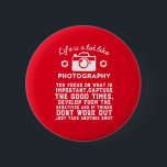 Inspirerend fotograaf Leven als fotografie Ronde Button 5,7 Cm<br><div class="desc">Het leven is als fotografie. Focus op wat belangrijk is en maak de goede tijden vast. Inspirerend en motivatie prijsontwerp voor fotografen. Koel gezegde en slogan koopwaar voor hen die graag foto's nemen, lid van de fotografische club. en noodlijdend ontwerp voor amateur- of professionele fotografen die overal camera's en lenzen...</div>