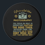 Inspirerend fotograaf ontwikkelt zich van negatief magneet<br><div class="desc">Het leven is als fotografie. Als het niet goed gaat, ga dan nog een kans maken. Inspirerend en motivatie prijsontwerp voor fotografen. Koel gezegde en slogan koopwaar voor hen die graag foto's nemen, lid van de fotografische club. en noodlijdend ontwerp voor amateur- of professionele fotografen die overal camera's en lenzen...</div>