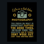 Inspirerend fotograaf ontwikkelt zich van negatief poster<br><div class="desc">Het leven is als fotografie. Als het niet goed gaat, ga dan nog een kans maken. Inspirerend en motivatie prijsontwerp voor fotografen. Koel gezegde en slogan koopwaar voor hen die graag foto's nemen, lid van de fotografische club. en noodlijdend ontwerp voor amateur- of professionele fotografen die overal camera's en lenzen...</div>