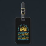 Inspirerend fotografie De goede tijden vastleggen Bagagelabel<br><div class="desc">Het leven is als fotografie. Als het niet goed gaat, ga dan nog een kans maken. Inspirerend en motivatie prijsontwerp voor fotografen. Koel gezegde en slogan typografie koopwaar voor hen die graag foto's nemen, lid van de fotografische club. en noodlijdend ontwerp voor amateur- of professionele fotografen die overal camera's en...</div>