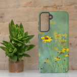 Inspirerend Geïsoleerde gele wilde bloemen Foto Samsung Galaxy Hoesje<br><div class="desc">Deze foto ontworpen telefoonhoes heeft isolatie van een vlek gele wilde bloemen in een open veld. Pas de tekst aan,  verwijder de tekst of bewerk de tekst met het ontwerpgereedschap om een lettertypestijl,  -grootte en -kleur te selecteren die u verkiest. Foto is ©Patricia AZ Philips.</div>