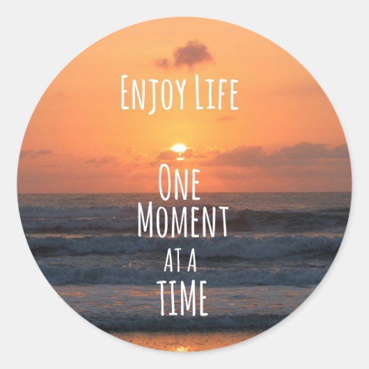 Inspirerend: Geniet van het leven: Een moment... Ronde Sticker (Voorkant)
