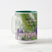 Inspirerend God houdt van elk van ons citaat Tweekleurige Koffiemok (Voorkant links)