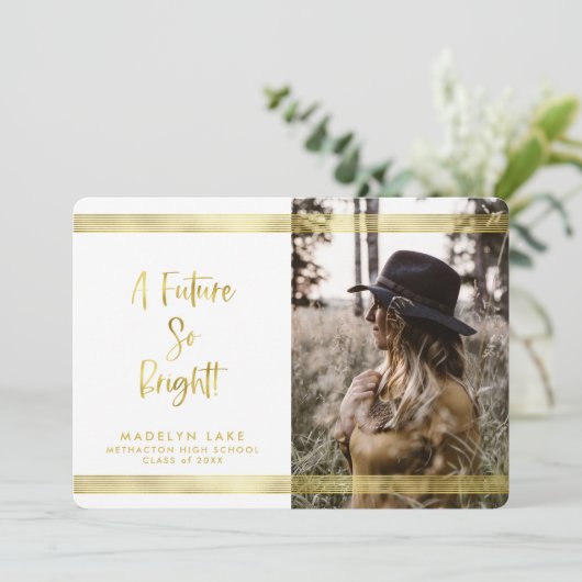 Inspirerend Gold Stripe Photo Afstuderen Aankondiging (Staand voorkant)