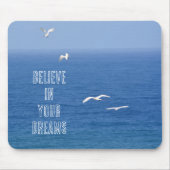 Inspirerend Kauai-vogels die over de oceaan vliege Muismat (Voorkant)