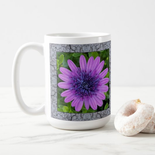 Inspirerend Koffie Mok met Paarse African Daisy (Met donut)