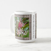 Inspirerend koffie Mok met Pink Spider Lillies (Voorkant links)