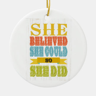 Inspirerend kunst - ze geloofde dat ze keramisch ornament
