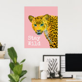 Inspirerend luipaard Verblijf Wilde Roze Poster (Thuiskantoor)