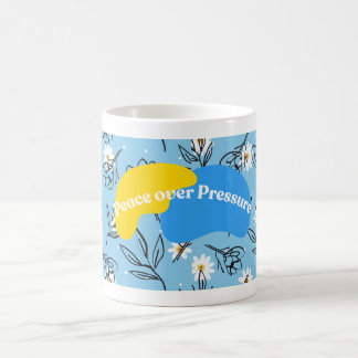 Inspirerend mokontwerp bloemontwerp koffiemok