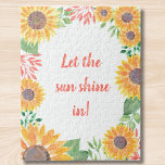 Inspirerend Motivatie zonnebloem Legpuzzel<br><div class="desc">Laat de zon binnen schijnen! ,  vrolijke zonnebloemen inspirerend puzzel. Gedecorbeerd met een oorspronkelijke waterverf zonnebloemen en bladeren in de schoppen geel,  groen en koraal. U kunt dit poster aanpassen door de woorden te wijzigen als u dat wenst. Oorspronkelijke Waterverf © Michele Davies</div>