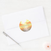 Inspirerend Oranje Zonsondergang Over Kalm Zee Naa Ronde Sticker (Envelop)