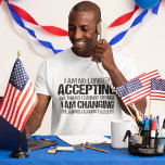 Inspirerend politieke activist Citaat over verande T-shirt<br><div class="desc">Ik accepteer niet langer de dingen die ik niet kan veranderen, ik verander de dingen die ik niet kan accepteren. Maak een verschil, neem een standpunt in met dit coole politieke t-shirt voor een sterke feministe. Een geweldige politiek activistisch ontwerp voor betogingen en protesten met een inspirerend uitspraak om verandering...</div>