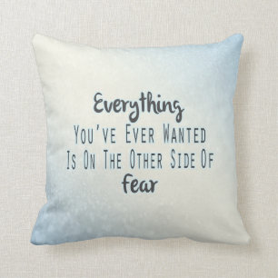 Inspirerend prijsopgave, blauwe typografie over de kussen