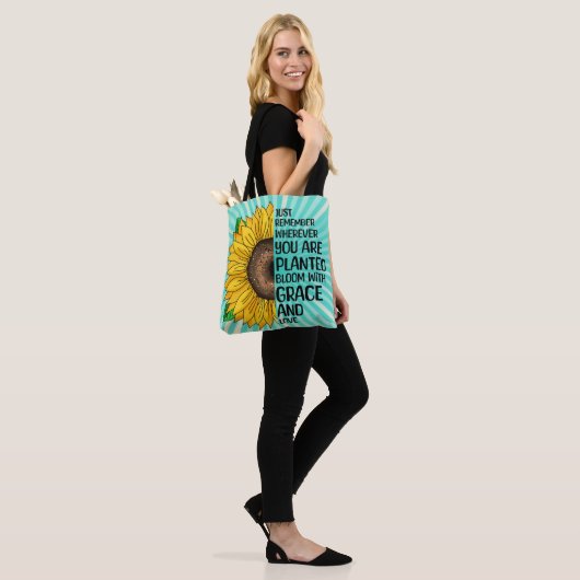 Inspirerend Quote en Hand getrokken Zonnebloem Tote Bag (Op model)