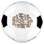 Inspirerend quote - Onmogelijk totdat het klaar is Voetbal (Gedraaid)