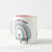 Inspirerend regenboog je bent gewoon een ongeloofl tweekleurige koffiemok (Voorkant links)