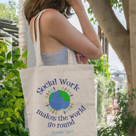 Inspirerend sociaal werk maakt de wereld de ronde tote bag