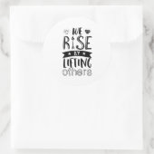 Inspirerend soort citaat dat we verhogen door ande ronde sticker (Tas)