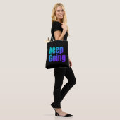 Inspirerend verloopkleurrijke tekst blijven doorga tote bag (Op model)