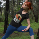 Inspirerend Yoga Warrior Sunset Quote T-shirt<br><div class="desc">Zoek je innerlijke krijger met deze geweldige yoga pose van Warrior 2 voor een coole retro sunset. Een schattige inspirerend yoga-studio citeert een cadeau voor een leraar.</div>