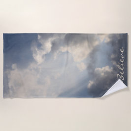 Inspirerend zonnestralen blauwe lucht strandlaken