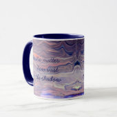 Inspirerende bergdageraad acryl gietkunst mok (Voorkant links)