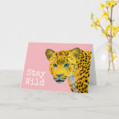 Inspirerende luipaard Blijf wild roze Kaart (Gele Bloem)