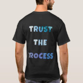 Inspirerende quote – Vertrouw op het proces typogr T-shirt (Achterkant)